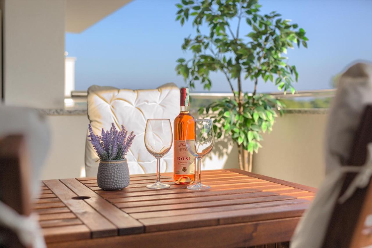 Beautiful Two-Bedroom Seaside Apartment In Premantura Luaran gambar