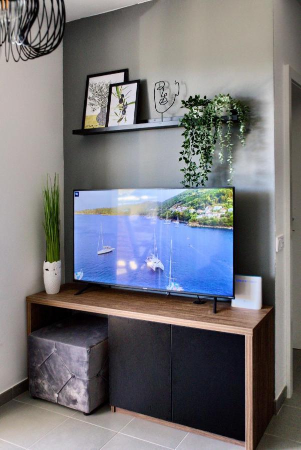 Beautiful Two-Bedroom Seaside Apartment In Premantura Luaran gambar